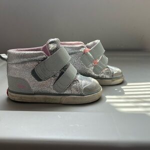 SEE KAI RUN SNEAKERS SIZE 7